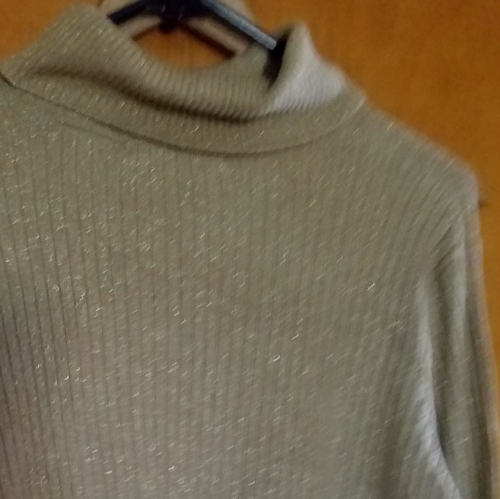 Golden pull over - Picture 4 of 4